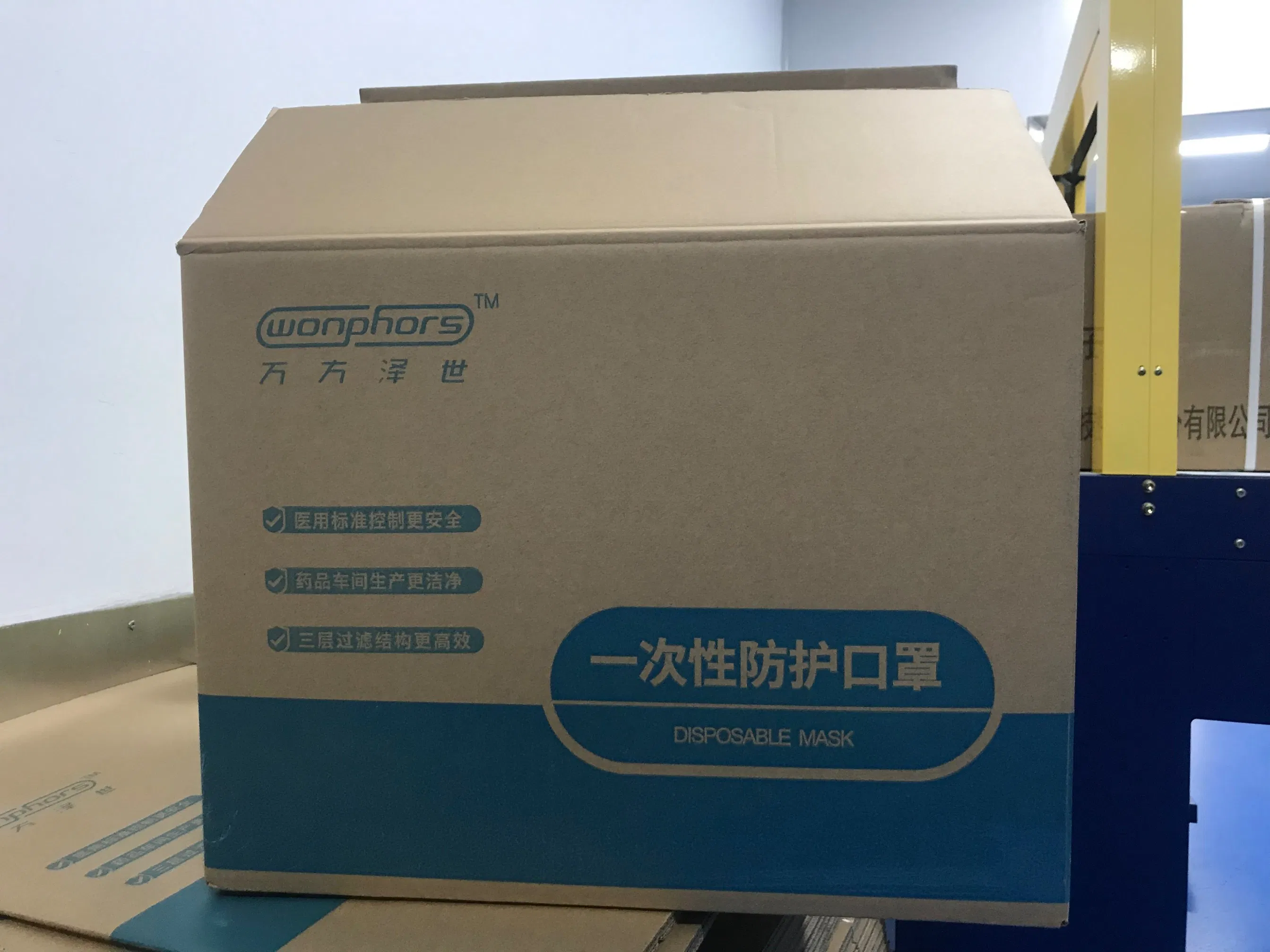 Blue Healthy Care Procedure 3 Ply Earloop Disposable Face Mask in Stock