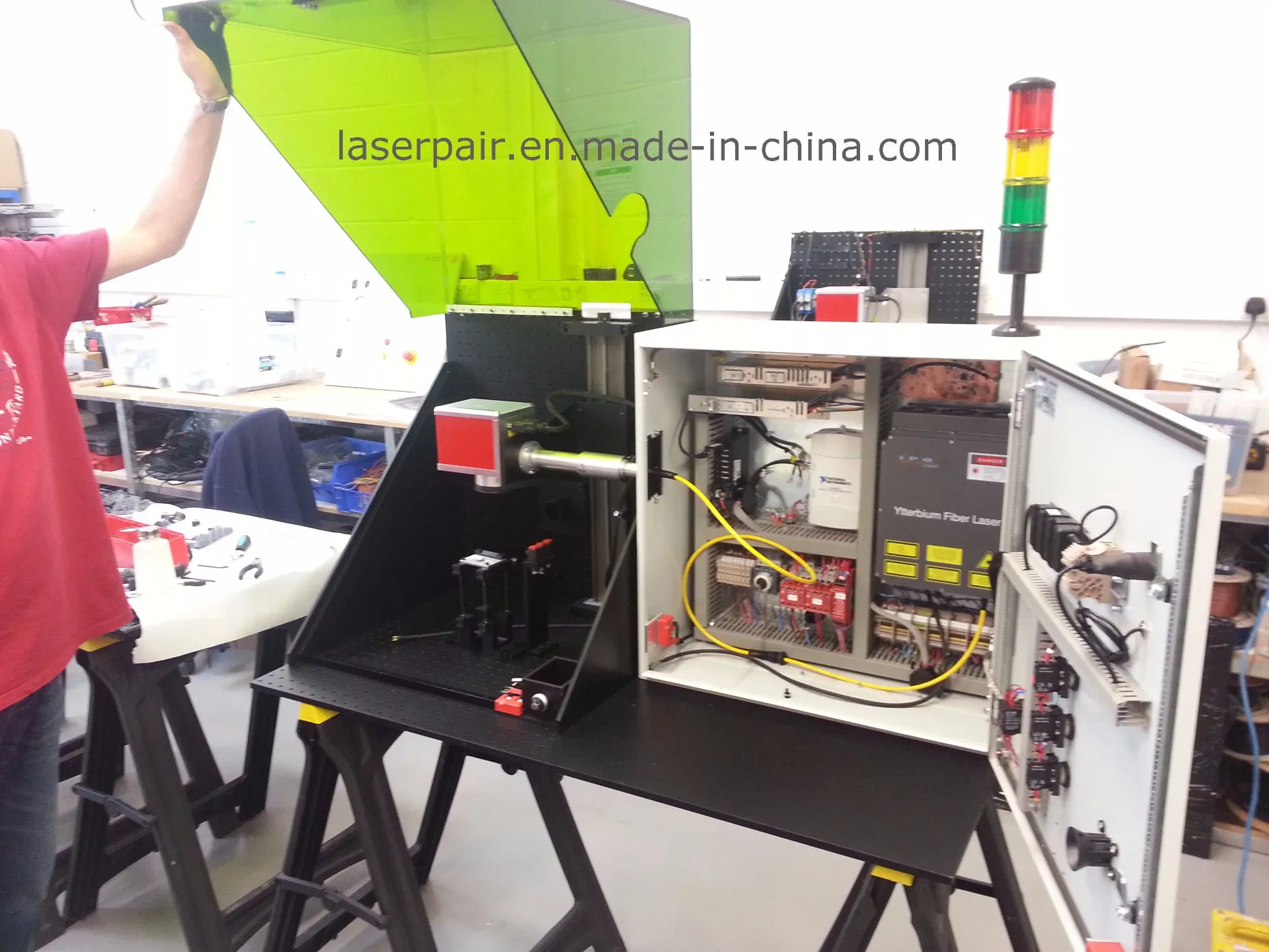 Laser Safety Window ( YLW ) for 1064nm Fiber Lasers with V. L. T 40% and Protect Wavelength: 800-1100nm