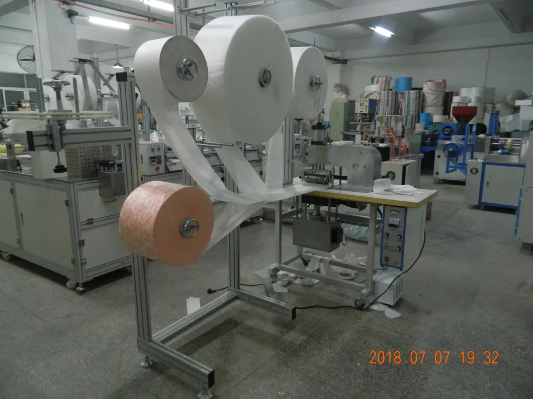 on Sales Guangdong Manufacture Disposable Fold Face Mask Machine